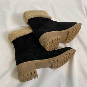 Fashionable, heeled boots💋